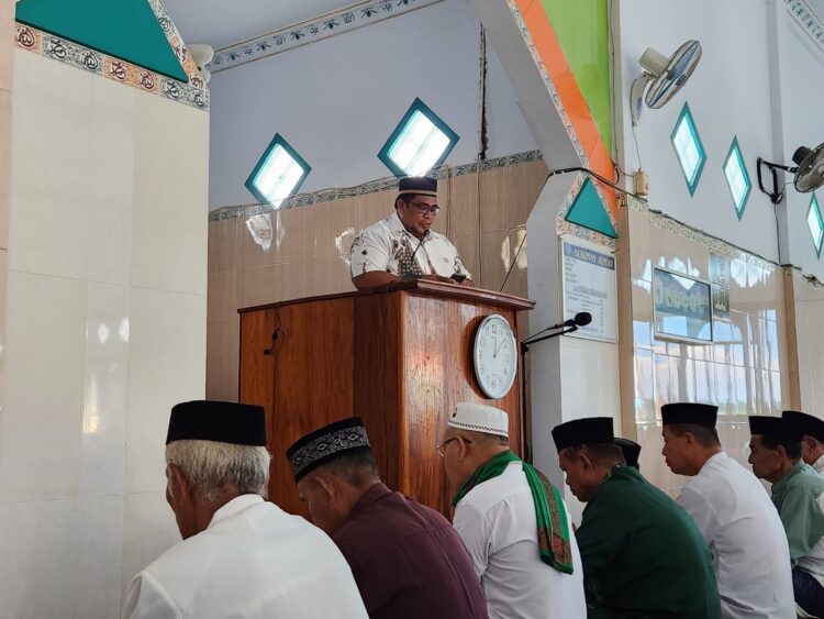 Saat AR Jadi Khatib Jumat di Masjid Nurul Bahri Langara Laut, Jumat (8/11/2024)